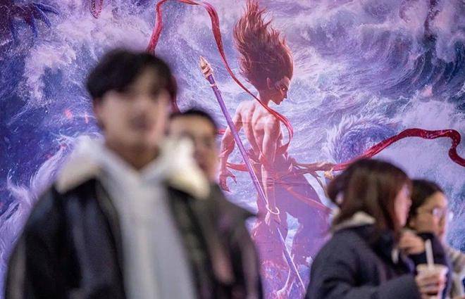《哪吒2》香港上映：发行商激烈争夺独家发行权，中央出面协调