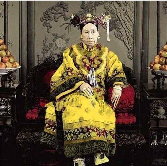 清朝黄马褂，到底什么样的人才能穿？晚清谁的黄马褂最值钱？